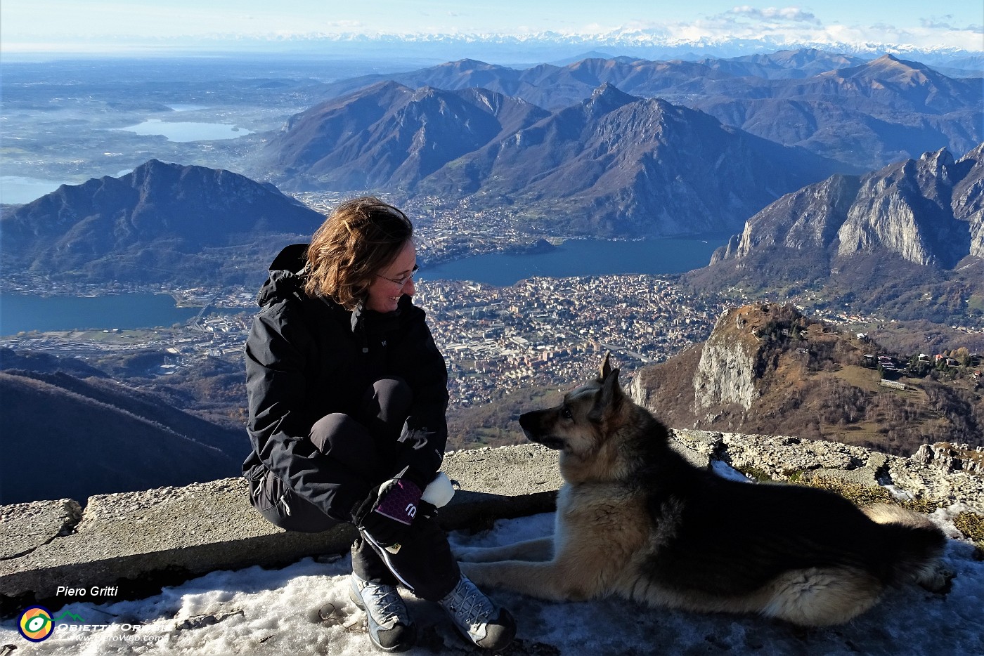 05 Dal Resegone vista spettacolare su Lecco, i suoi laghi , i suoi monti.JPG